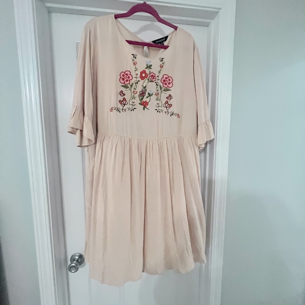 Boutique dress, embroidered, flowy, lined 2x